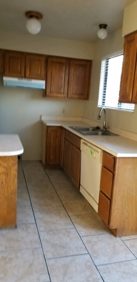 Building Photo - Downtown Town Home