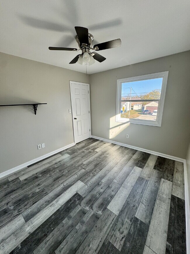 Building Photo - FRESHLY PAINTED 4 bedroom home in Lynn Haven!