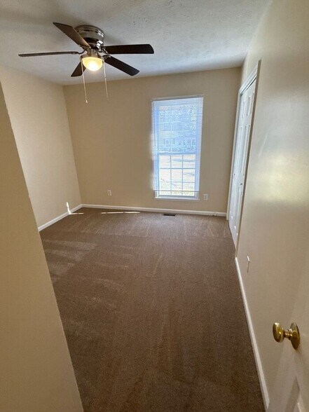 Building Photo - 517 N Pine Ln