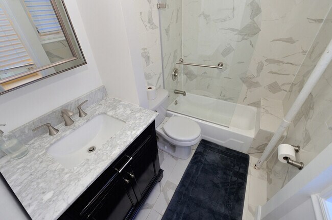 Building Photo - 199 Centre St