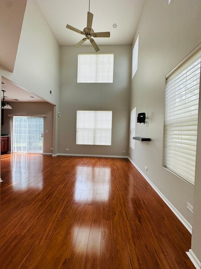 Building Photo - 620 Lakeridge Ct