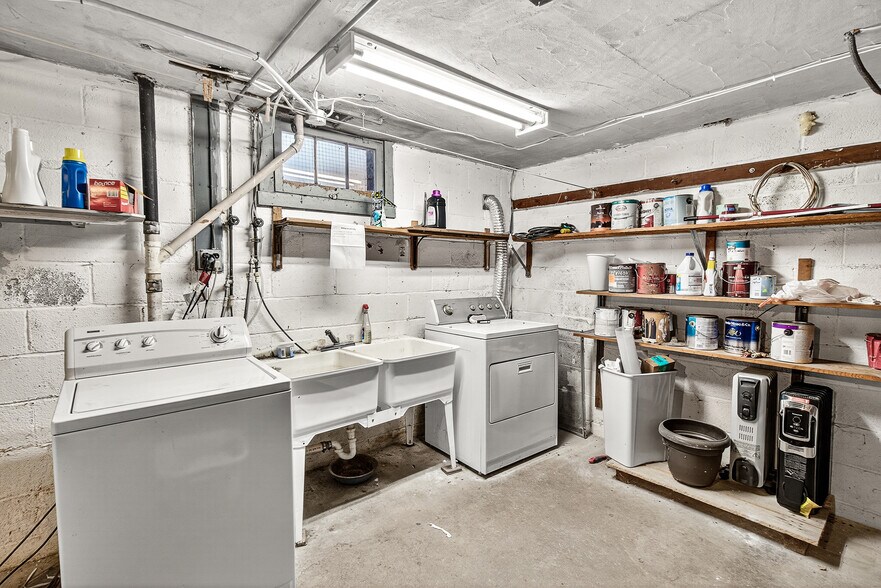 Building Photo - 920 N Market St