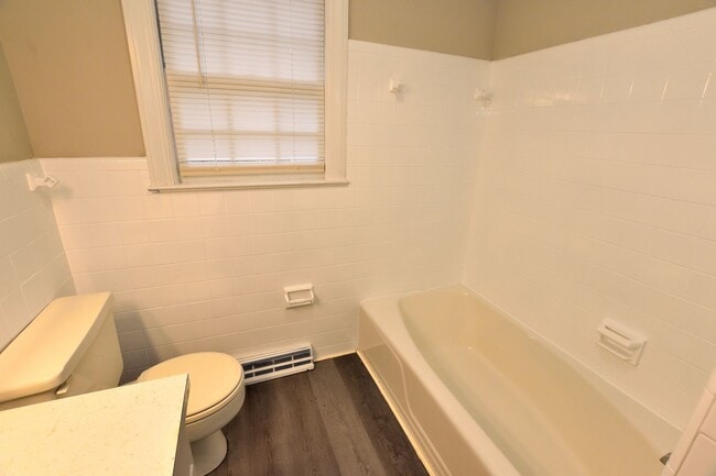 Building Photo - 227 Clayton St