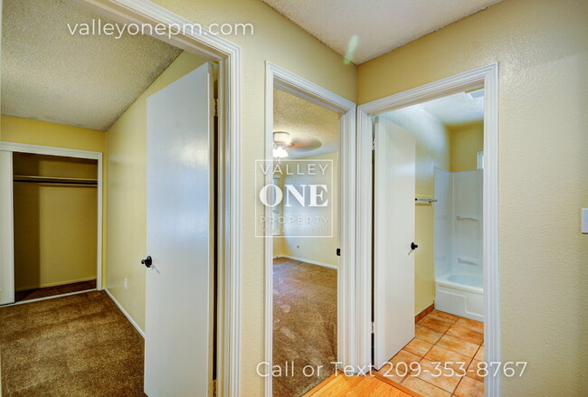 Building Photo - 2717 Palomino Ln