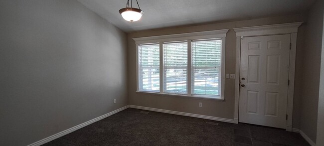 Building Photo - Quaint Home in Eagle Mountain w 2 car garage!