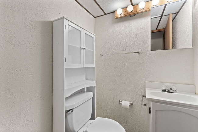 Building Photo - 7 Wood Oak Ct