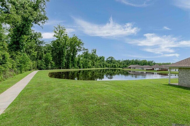 Building Photo - Modern 3 Bedroom Home with Private Backyard Views in Forestwood