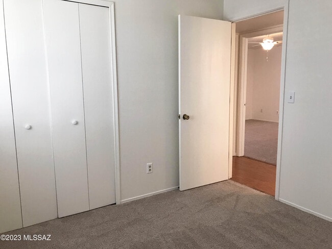 Building Photo - 7800 N Nicole Pl