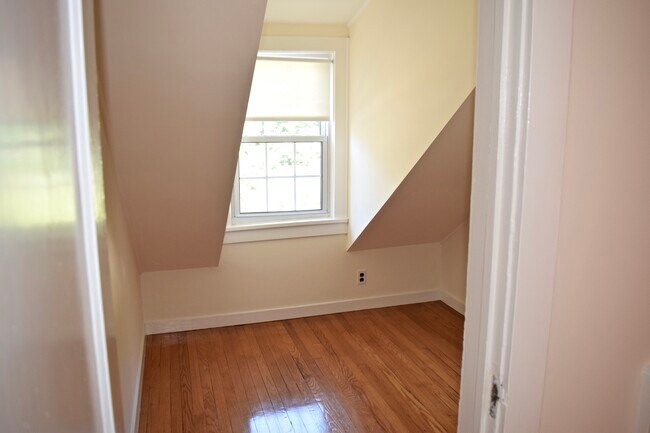 Building Photo - 5 Prescott Ave