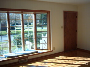 Building Photo - 3200 Ridgefield Dr