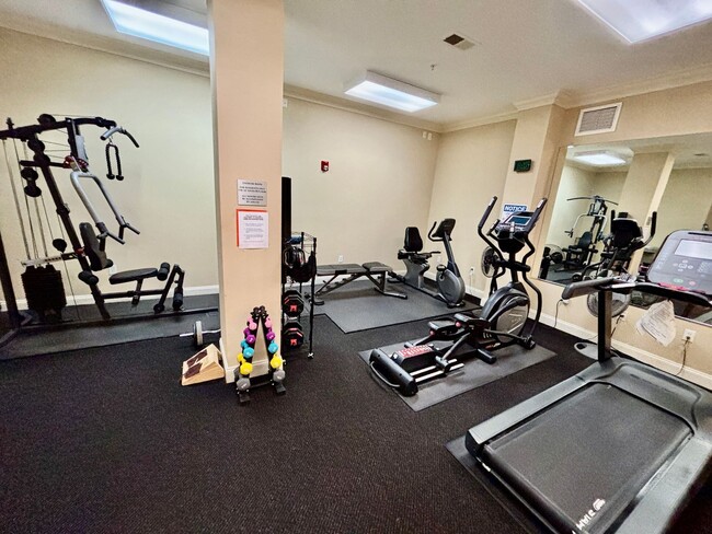 Building Photo - 2 bedroom/ 2 bathroom- Bennington on the Park