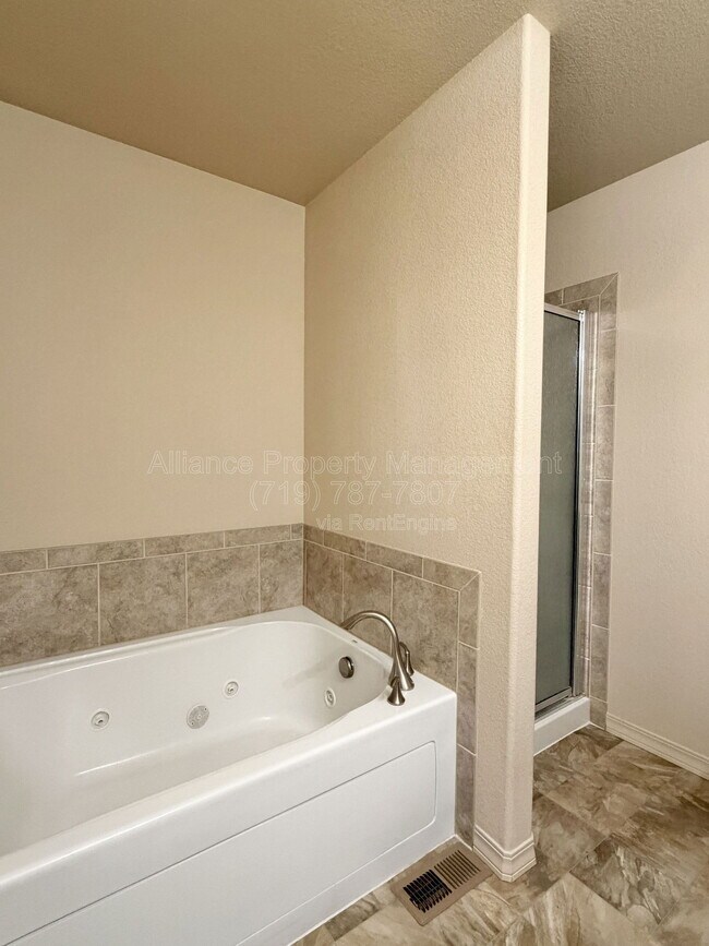 Building Photo - 3910 Reindeer Cir