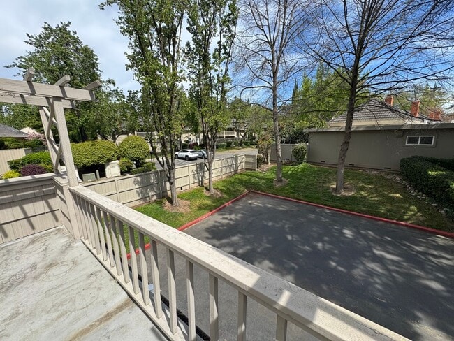 Building Photo - 642 Commons Dr