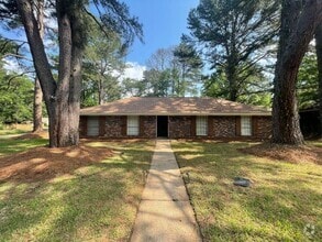 Building Photo - 1202 Ferncrest Dr