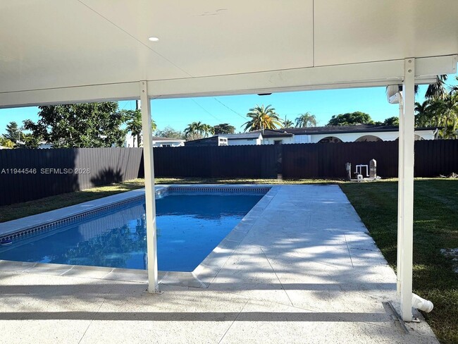 Building Photo - 9900 Dominican Dr