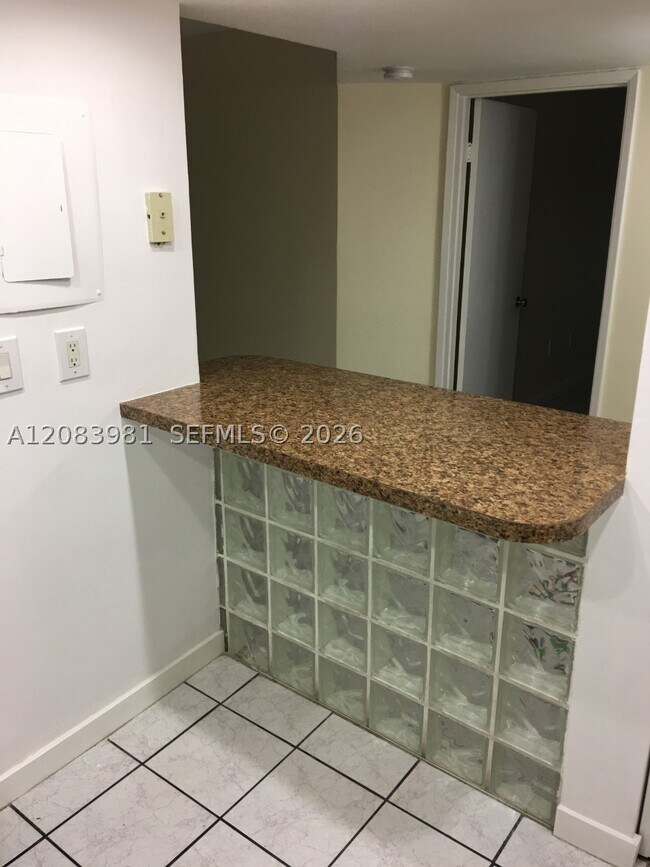 Building Photo - 13701 SW Kendale Lakes Cir