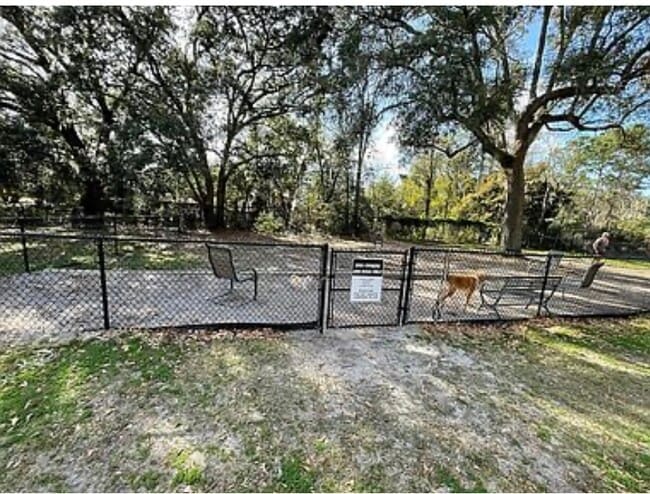 Building Photo - 415 Parkdale Dr