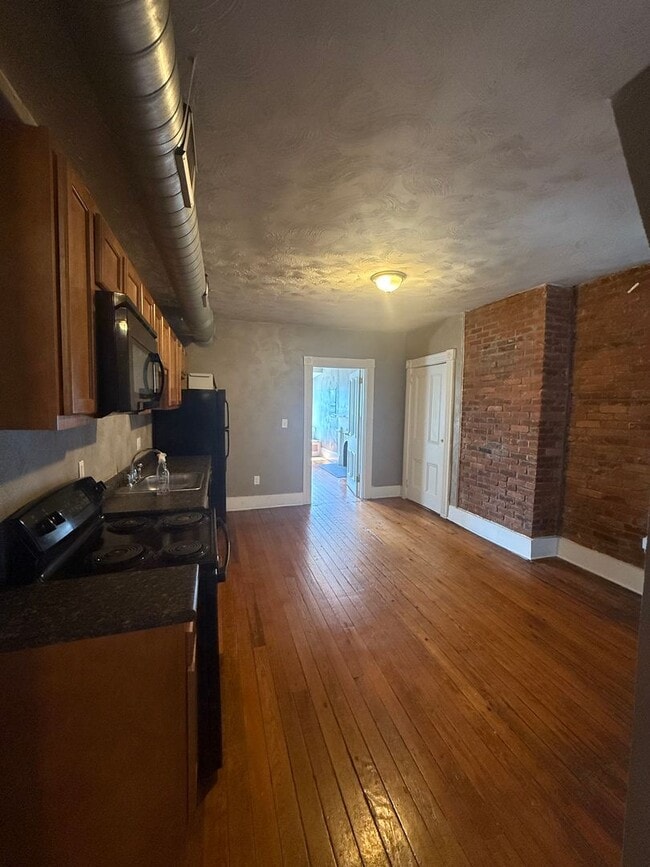 Building Photo - 1608 Lowrie St
