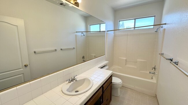 Building Photo - $2,795 Teague & Chestnut, 4 Bedroom Home -...