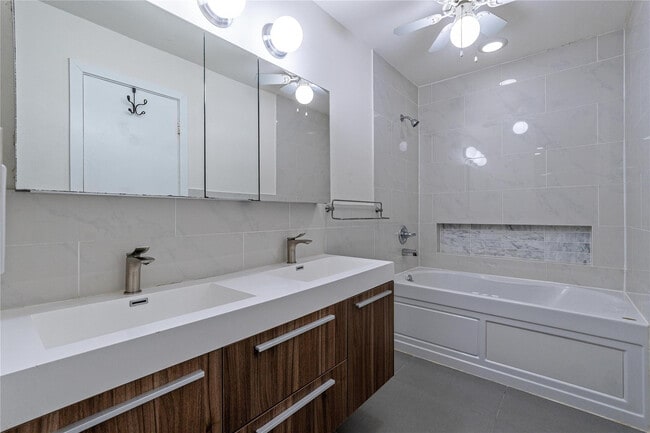 Building Photo - 167 NW 115th Terrace