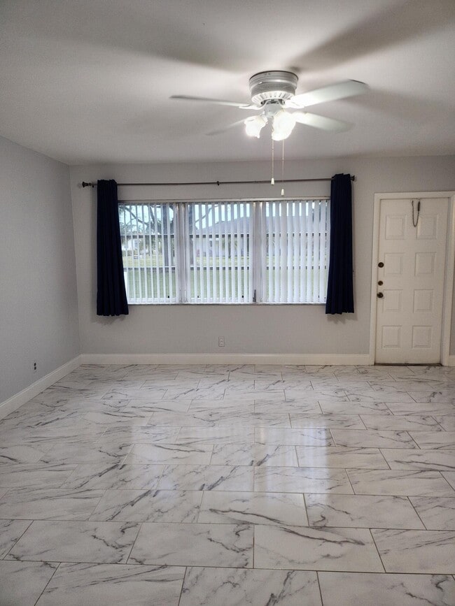 Building Photo - 5433 Lakefront Blvd