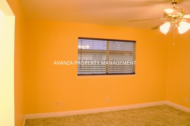 Building Photo - 1 Yr Lease