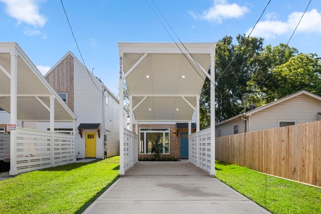 Building Photo - 8016 Willow St
