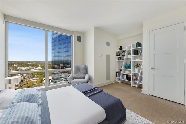 Building Photo - 1 Renaissance Square