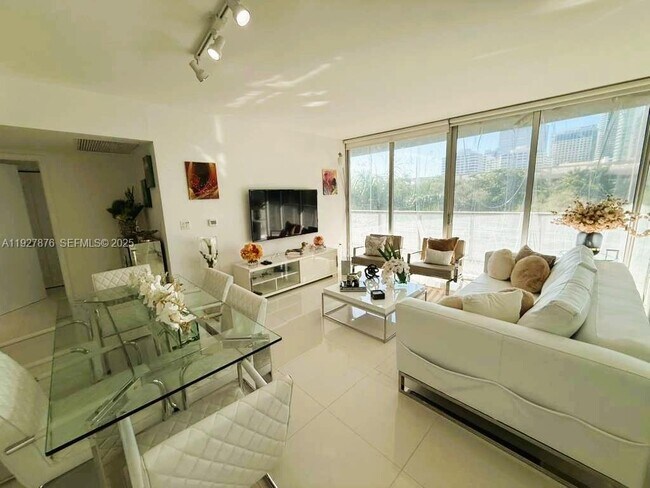 Building Photo - 495 Brickell Ave