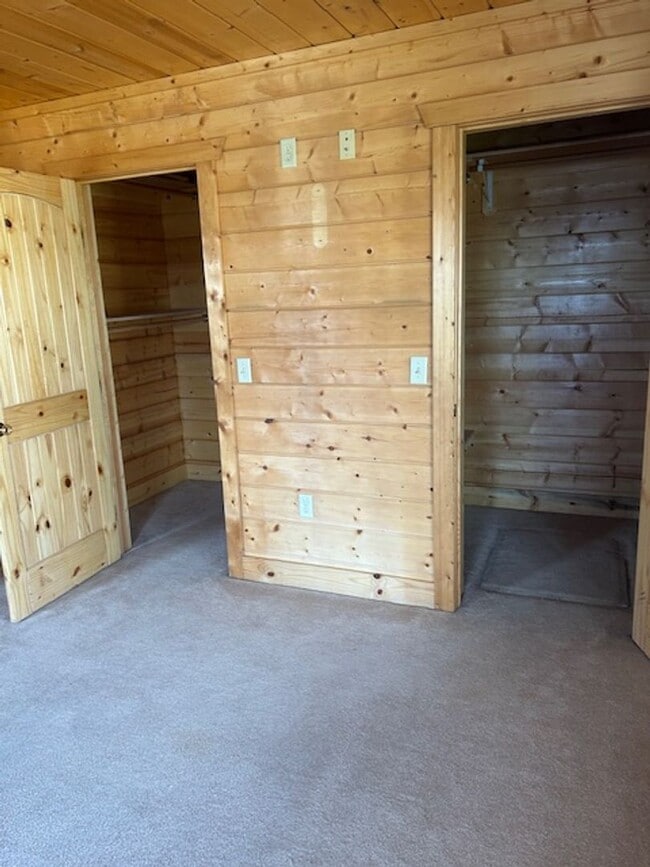 Building Photo - Gorgeous Log Home with infloor heat.  Two level lots with RV parking and dumpstation.