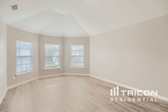 Building Photo - 6740 Oak Hill Pl