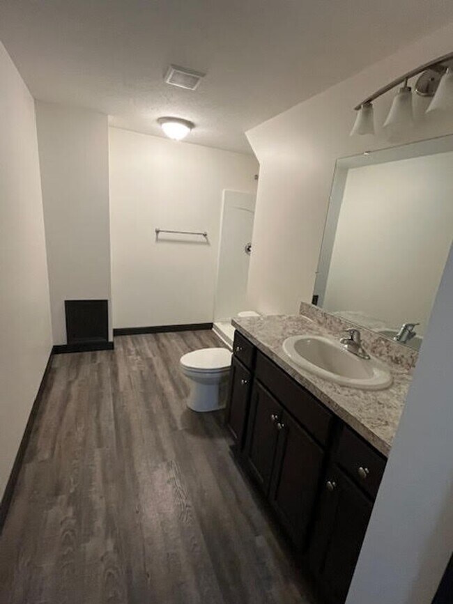 Building Photo - 147 Southpark Dr