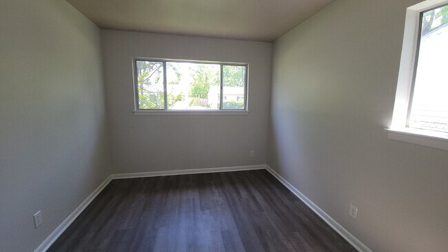 Building Photo - "Charming 3-Bedroom Home in Huntsville wit...