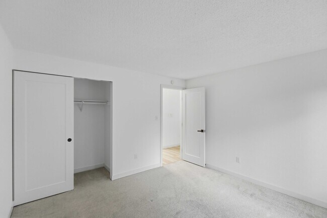 Building Photo - 10423 12th Ave Ct S