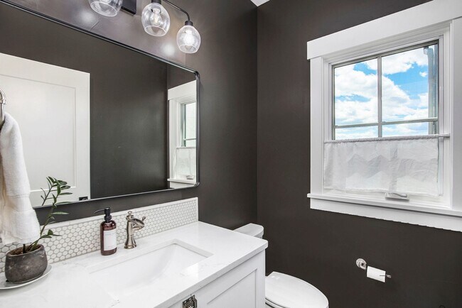 Building Photo - Stunning Custom Home in Harmony Club – Tim...