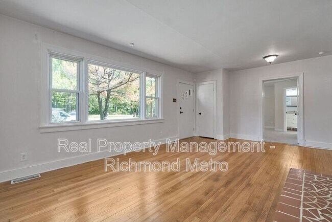 Building Photo - 7421 Dell Dr