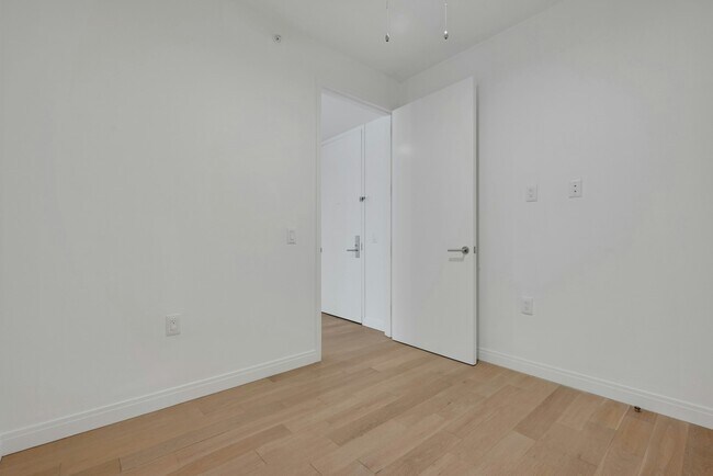 Building Photo - 160 1st St