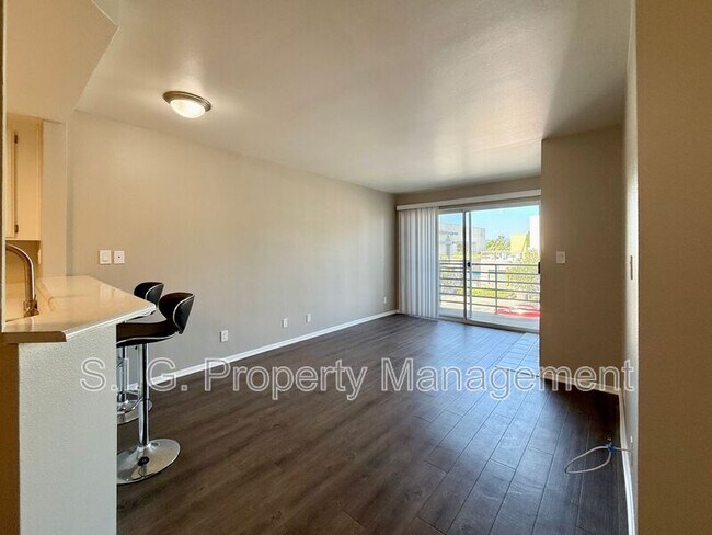 Building Photo - 4500 Laurel Canyon Blvd