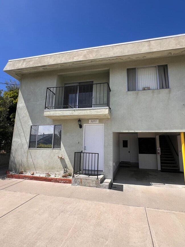 Building Photo - 3275-3275 Hilltop Dr