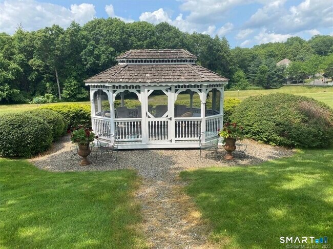 Building Photo - 11 Trout Brook Cir