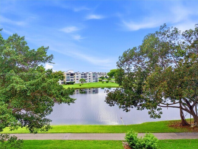 Building Photo - 14623 Bonaire Blvd