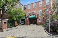 Building Photo - 300 Main St