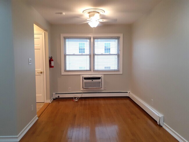 Building Photo - 116 71st St