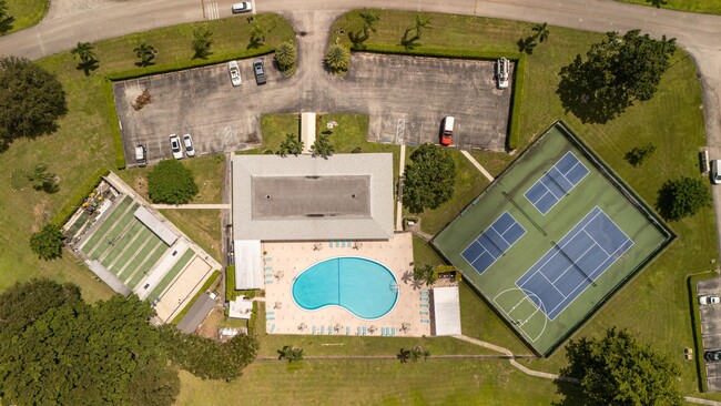 Building Photo - 14579 Canalview Dr