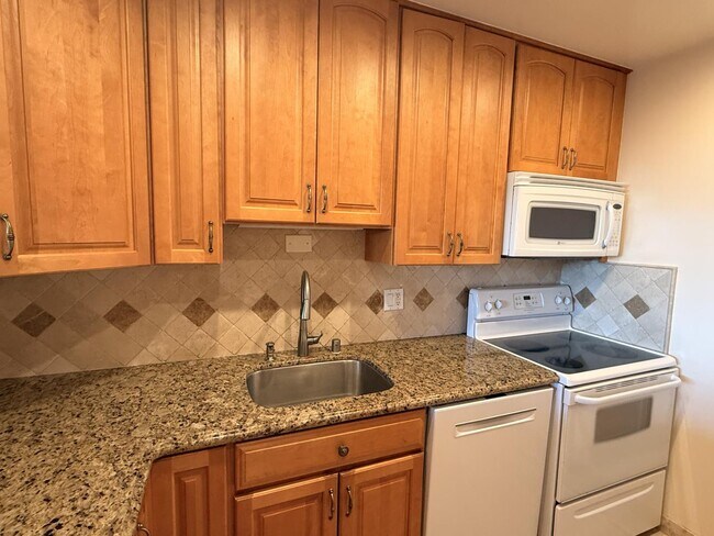 Building Photo - 200 Elm St