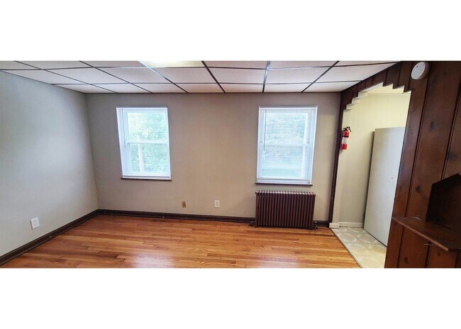 Interior Photo - 960 Ludlow Ave