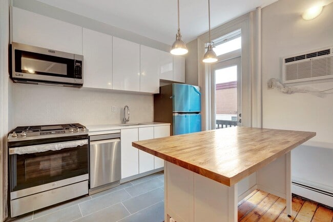 Building Photo - 520 Manila Ave