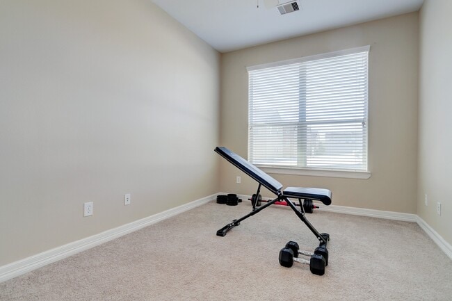 Building Photo - 1530 W 25th St