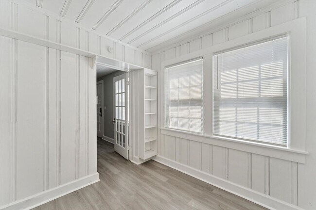 Building Photo - 2102 E 41st St
