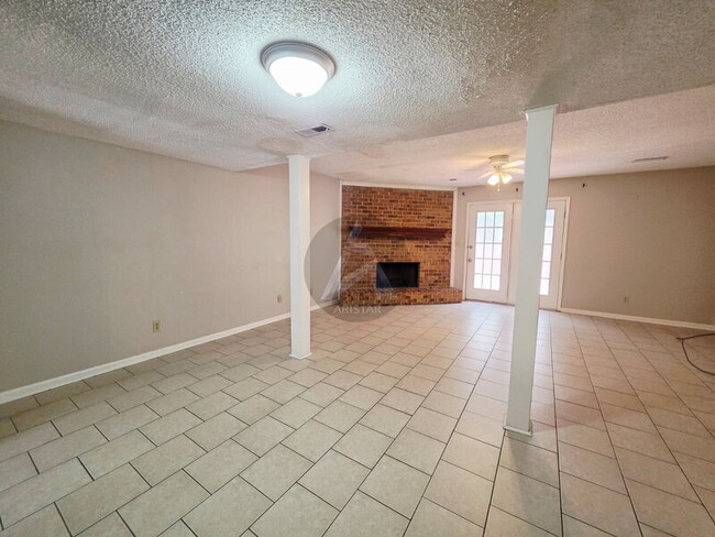Building Photo - 1495 Bentley Ln SE